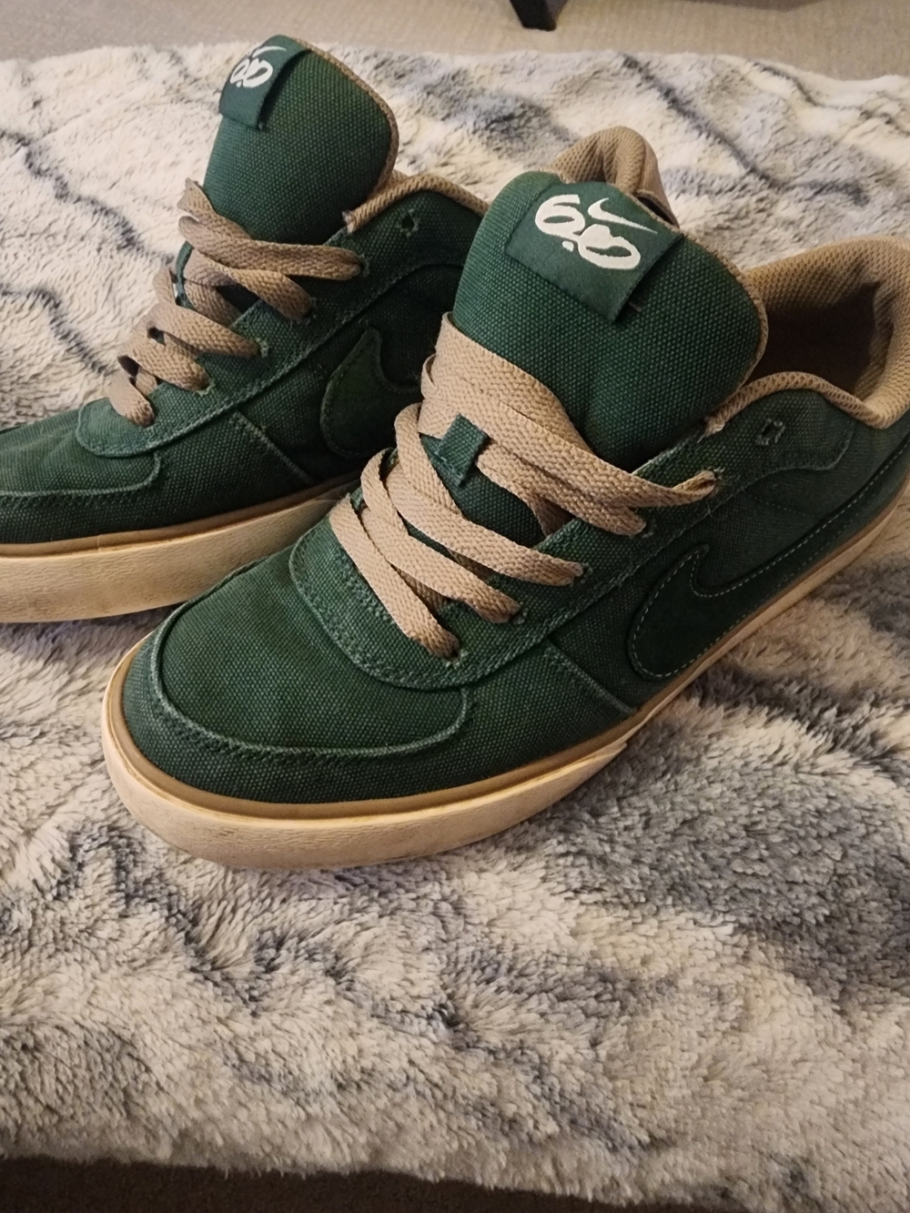 Nike 6.0 Mavrk 2 Mid / Low Canvas skate style sneakers